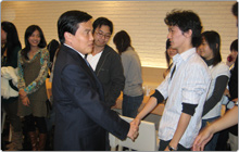President Su and students of The Communication University of China