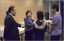Students of Communication University of China talking with Chancellor Mizuta