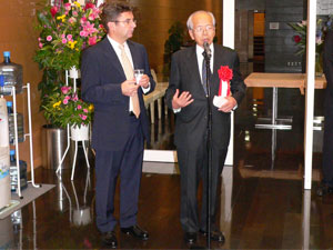 Erno Bohar, the Hungarian Ambassador to Japan (left)
