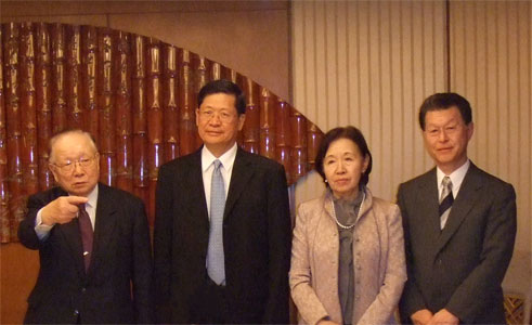 Posing with Li Yongjin, former mayor of Dalian