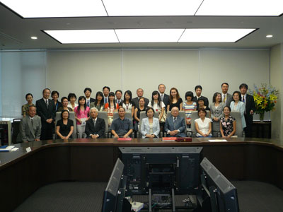 Together with project meeting participants and students of Guangdong Women’s Professional Technical College