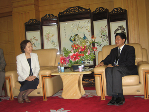 Meeting with Secretary Zhang at Dalian University of Technology, China.