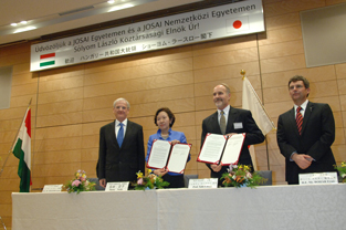 The signing ceremony with Szent Istvan University