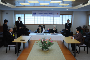 Signing of the Agreement with the attendance of Professor Chen Naifang and Professor Nozawa