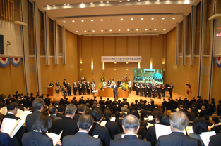 Singing in chorus an alma mater at the end of the ceremony