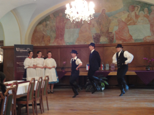 セント・イシュトバーン大学学生によるハンガリアンダンス