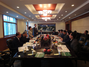 Chancellor Mizuta greets meeting participants