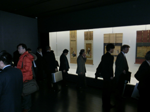来場者で賑わうギャラリー1「水田コレクション浮世絵名品展」