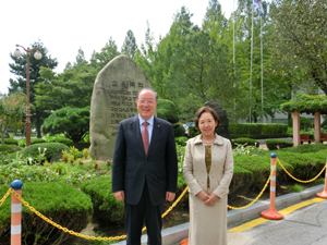 President Kim Hyungtae and Chancellor Mizuta