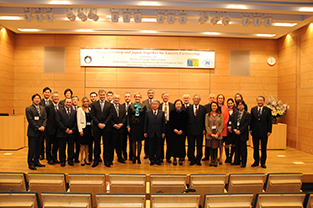 A commemorative photo taken after the seminar