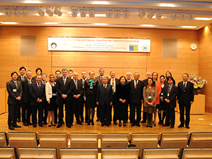 A commemorative photo taken after the seminar February 2013