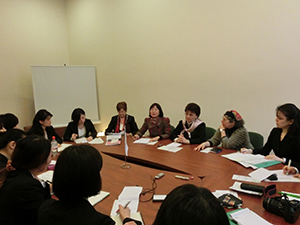 Recipients of the Noriko Mizuta Scholarship for Women Leaders surround Rector Sándor-kriszt for an interview March 2013