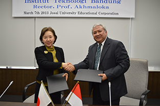 Signing of the academic exchange agreement 2