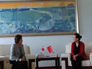 Chancellor Mizuta meets with President Sun of DLUFL