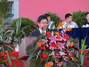 President Ding addresses the audience