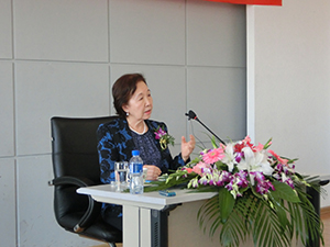 Chancellor Mizuta gives her keynote lecture