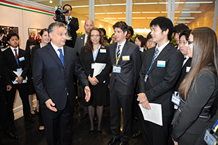 Prime Minister Orbán interacts with students