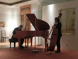 エミル・ヴィクリツキー氏と石川翔太氏によるピアノとベースの演奏