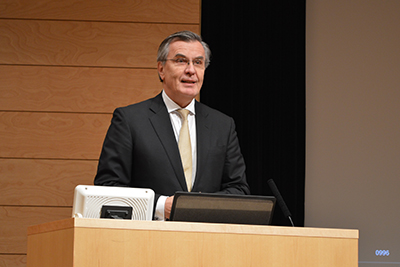 Ambassador Vargö gives his lecture