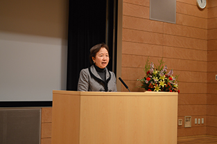 Chancellor Mizuta provides introductory remarks