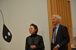 President Falkman of Svensk-Japanska Sällskapet and Chancellor Mizuta looking at modern paintings