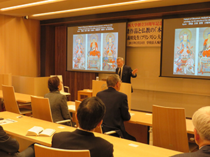 Prof. Shimizu explains Jakuchū’s work