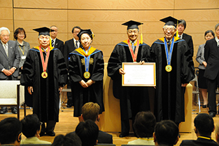 Mr. Mahathir receives his honorary doctor degree