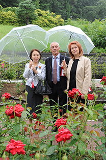 Mr. and Mrs. Ambassador Vassilev with Chancellor Mizuta at the rose garden