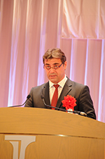 Ambassador Szerdahelyi offers his congratulations as a guest speaker