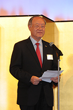 祝賀会で来賓祝辞を述べる韓南大学の金総長