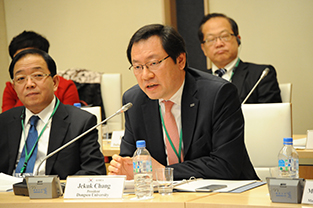 Dongseo University President Jekuk Chang addresses the other participants