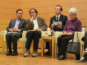 Xi Chuan speaks at the event (second from the left)