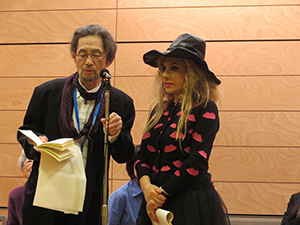 Mr. Yoshimasu (left) gives a reading with the singer Marilia