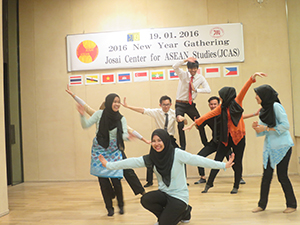 Malaysian student dance performance