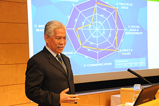 Minister of Higher Education Idris bin Jusoh delivers his lecture
