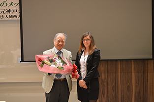 Mr. Furomoto receives a bouquet from an exchange student
