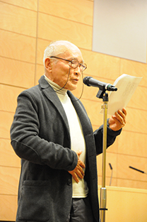Mr. Tanikawa reads at the event
