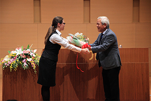 At Josai International University Presentation of a bouquet by school staff