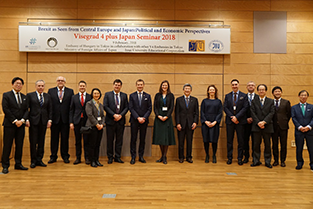 Commemoration photo of participants and administrative staff members