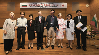 Commemoration photo with Ambassador and panelists