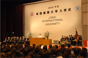 学長告辞を述べる水田学長