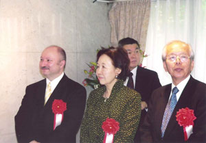 Ambassador Gyula Dabronaki, Chairperson Noriko Mizuda and Chairman of the Japan-Hungary Friendship Association Yoshitomo Tanaka (from left)