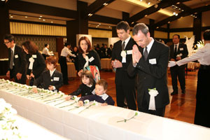 Family members offering flowers