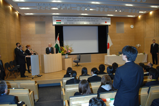 The President takes a question from an audience member