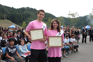 Josai-Hungary Student Friendship Society members Timar Sandor (L) and Papa Arexandra Rozsa (R)