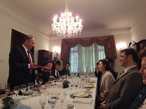 在ハンガリー日本大使公邸にて政治・教育関係者等と