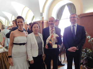 Presenting the Commemorative Doll to Szent István