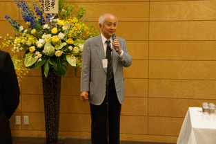福川伸次財団法人機械産業記念事業財団会長の挨拶の様子