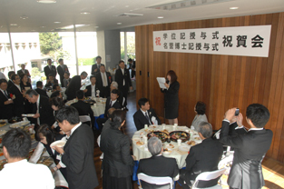 日本人学生より中国語でお祝のスピーチ