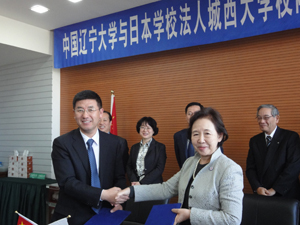 Chancellor Mizuta and Liaoning U. President Huang Tai yan